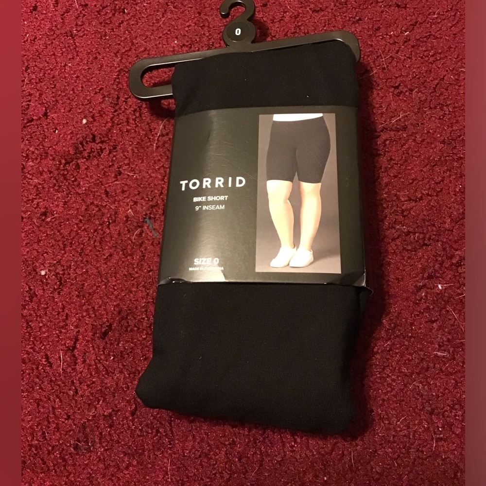 TORRID SZ 0 NWT BLACK BIKE SHORTS 9 IN INSEAM HI RISE